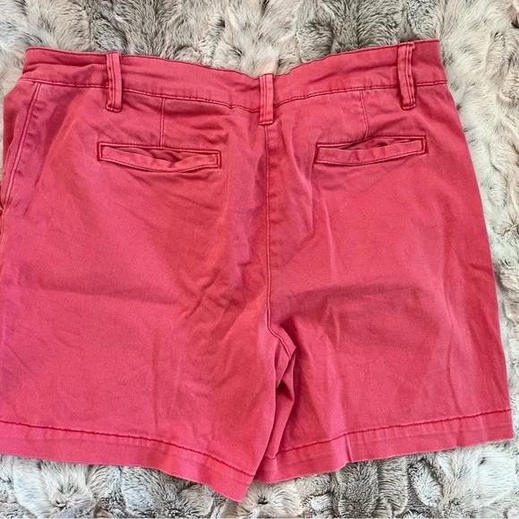 Stylish Pink Women's Shorts - Picture 3 of 3